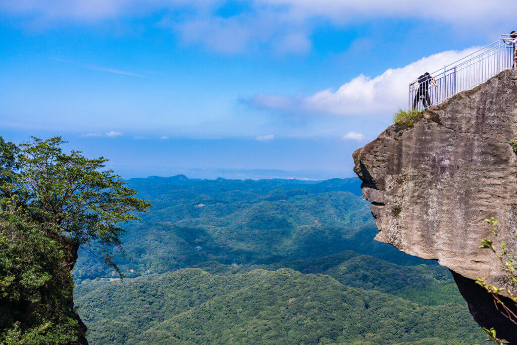 日帰りで行ける千葉の鋸山登山は見所満載!! - Yamarii Magazine(あの山に行きたいを叶える)