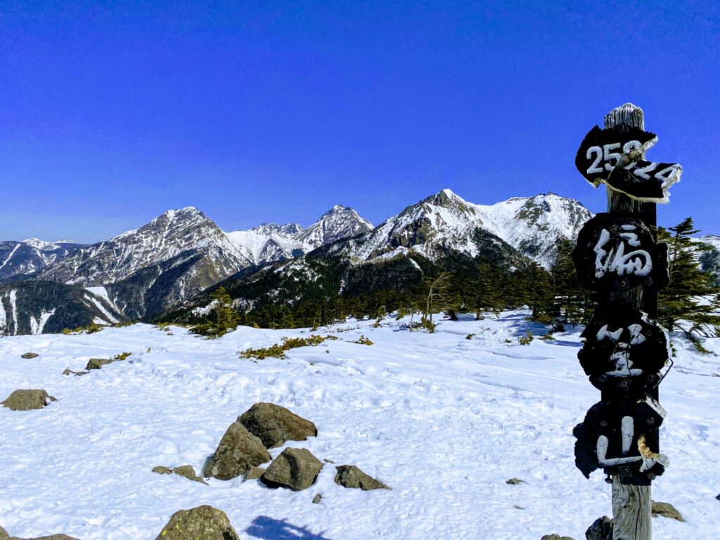 雪山登山 パノラマ広がる八ヶ岳 編笠山への登山レポートとコース紹介 Yamarii Magazine あの山に行きたいを叶える