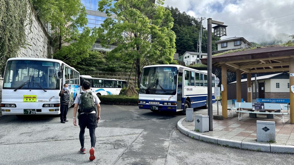 甲斐大和駅の上日川峠行きのバス